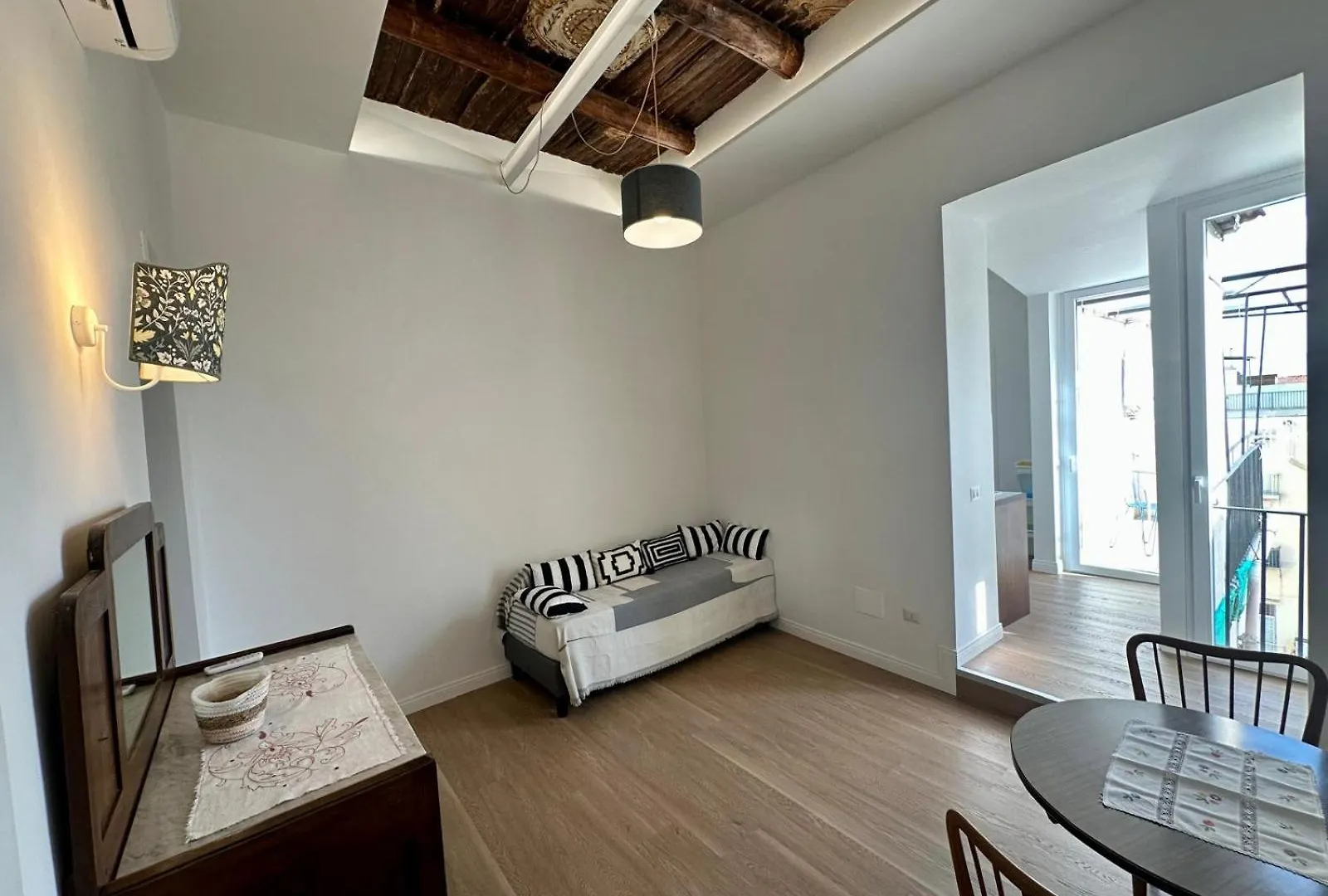 La Romantique Napoli Guest house