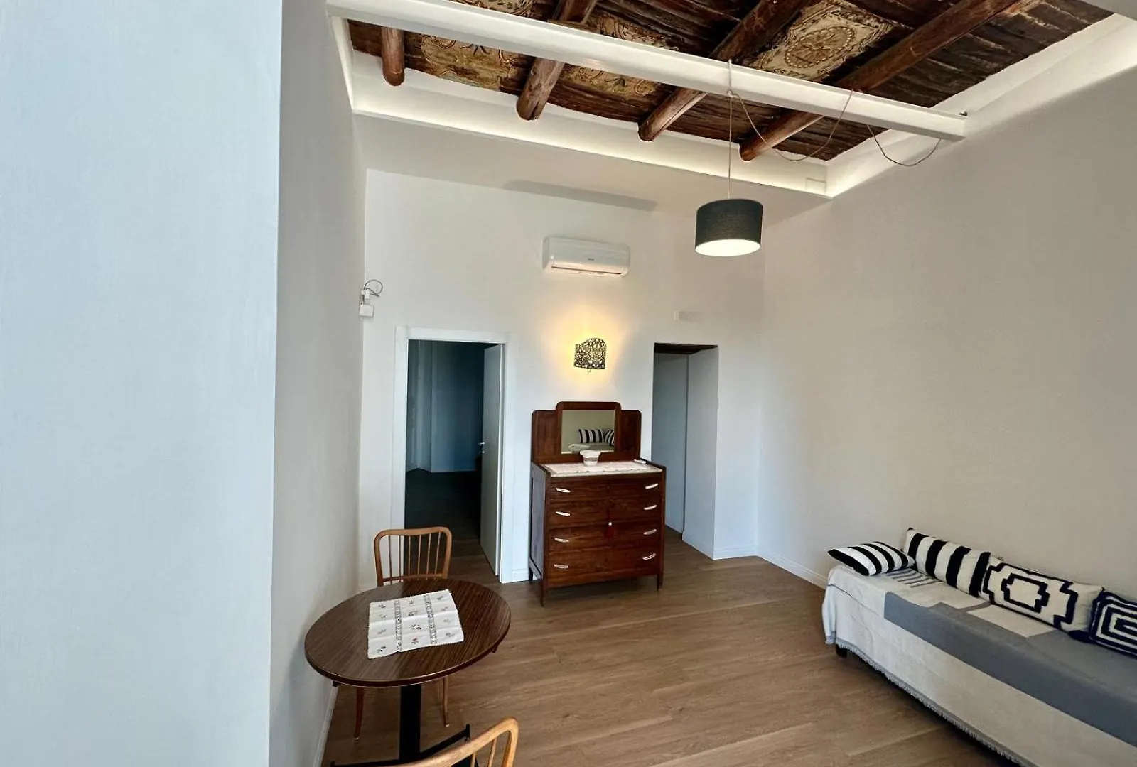 Guest house La Romantique Napoli Italy